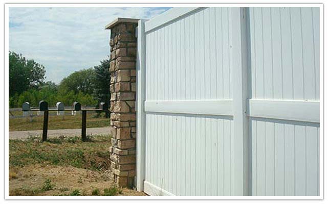 Commercial vinyl Fence company in Highlands Ranch