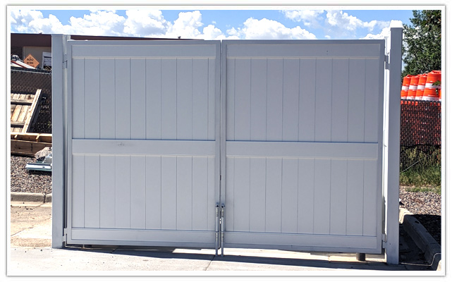 Commercial vinyl & composite fence in Fort Collins