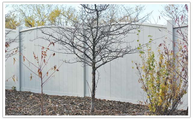 Commercial vinyl fence company in Firestone